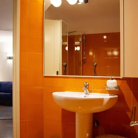 Un Gioiello Sotto Le Due Torri * Bologne