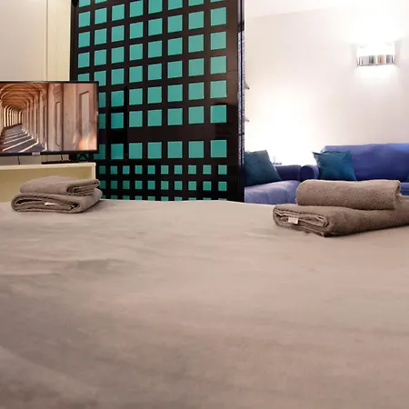 Un Gioiello Sotto Le Due Torri *