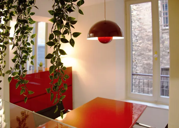 Un Gioiello Sotto Le Due Torri