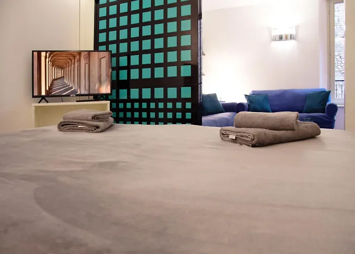 Un Gioiello Sotto Le Due Torri *