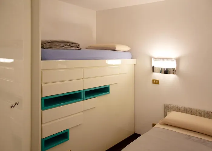 Un Gioiello Sotto Le Due Torri *